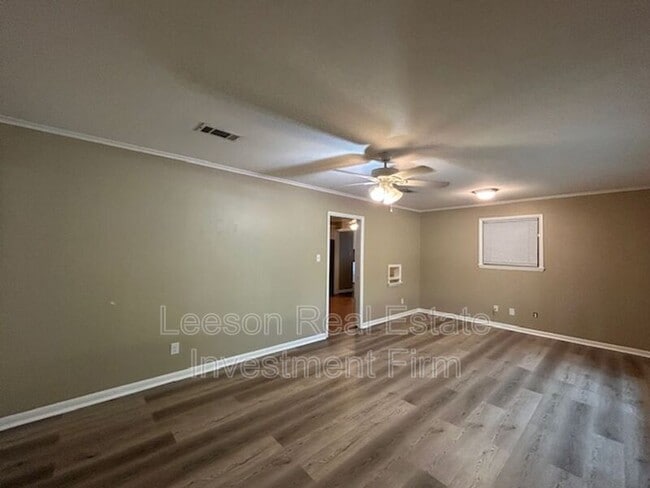 Building Photo - 2038 Lovers Ln