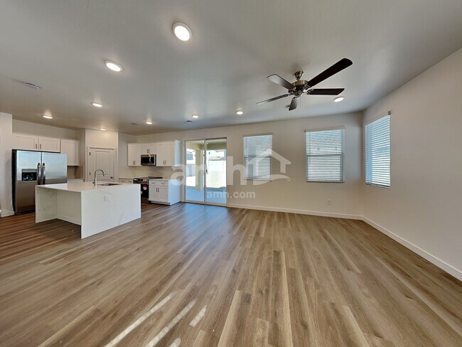 Foto del edificio - 18462 W Cottontail Ln