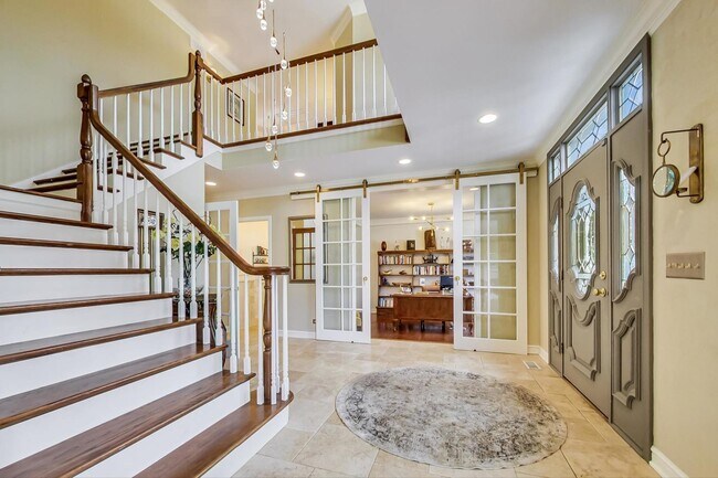 Building Photo - 347 Willowood Ln