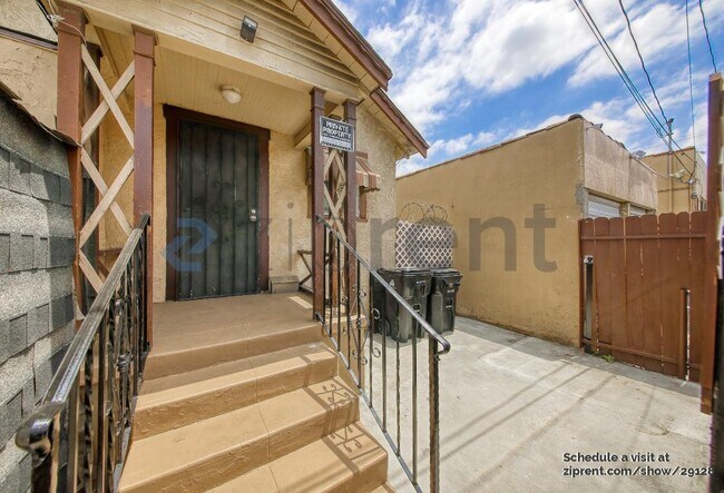 Building Photo - 5316 S Budlong Ave