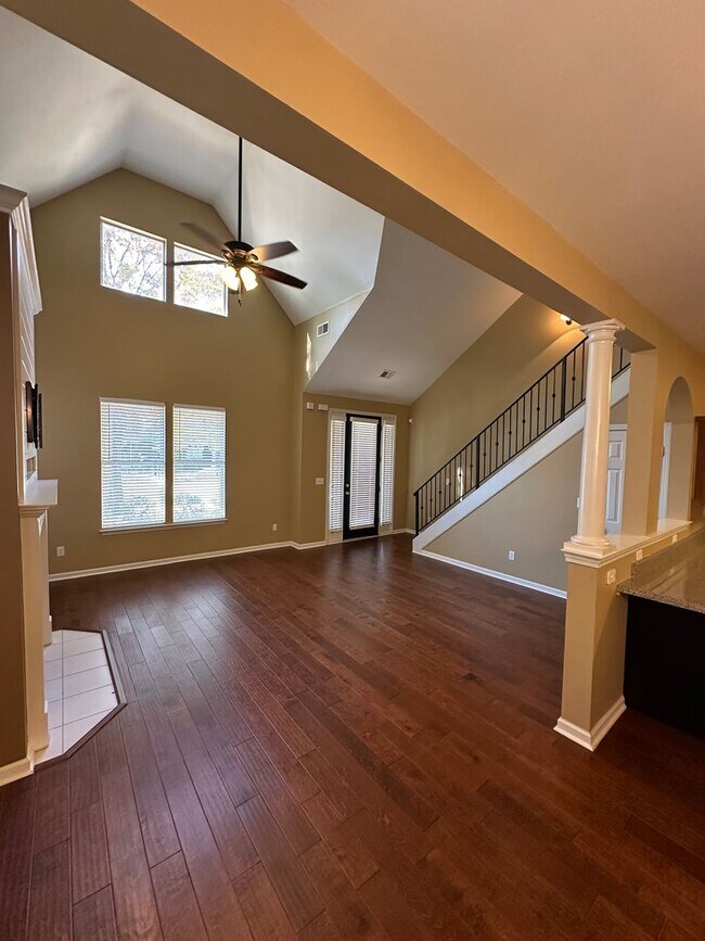 Building Photo - Completely fresh 3 bd 2.5 bath on Island Pet allowed with owner approval. All appliances included...