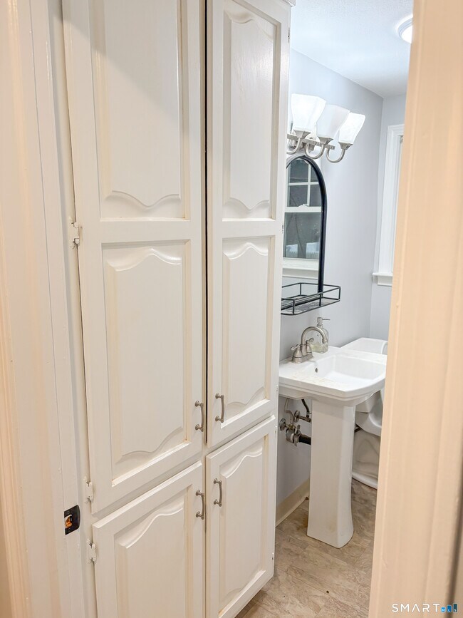 Foto del edificio - 37 Mathewson Ave