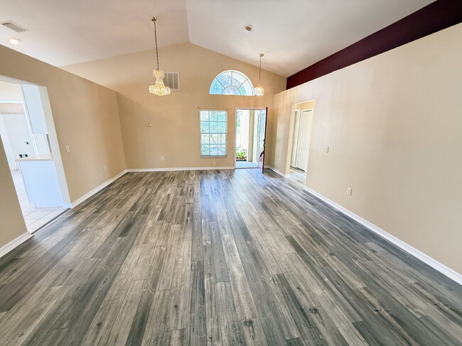 Foto del edificio - Stunning 3-Bedroom Retreat in Gibsonton wi...