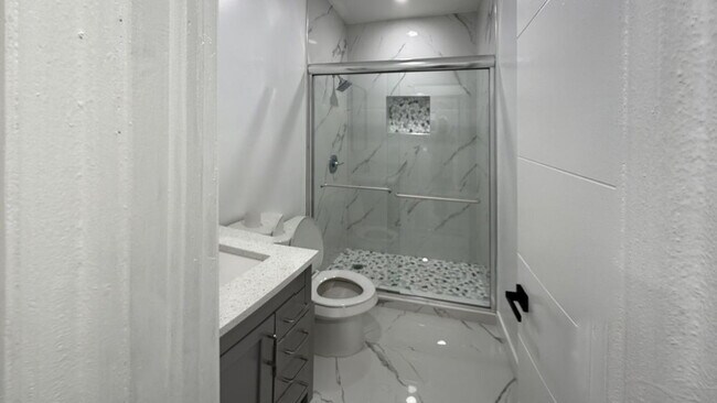 Foto del edificio - 4-bedroom, 2-bathroom