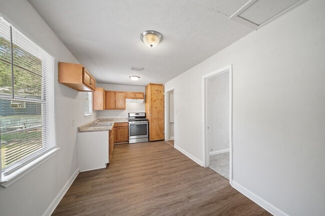Building Photo - 1517 W Snyder St