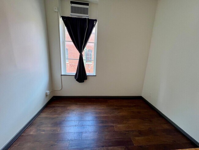Foto del edificio - 119 W Main St