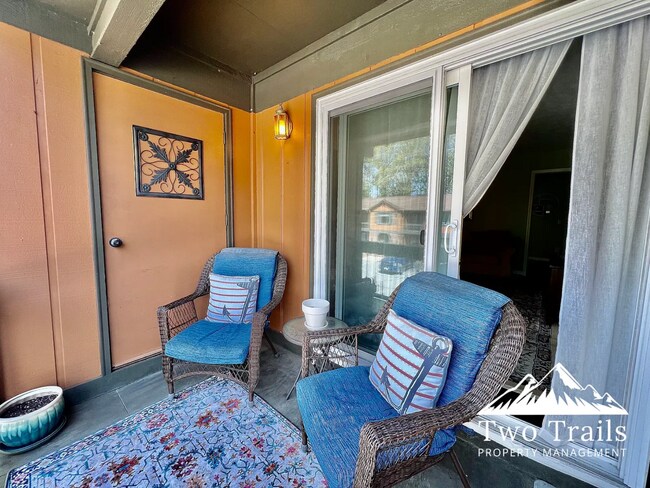 Foto del edificio - CHARMING UPSTAIRS CONDO IN HENDERSONVILLE