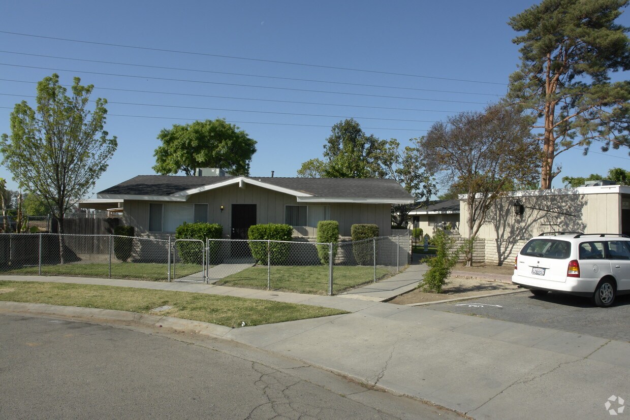 Building Photo - 343 N Manila Ave