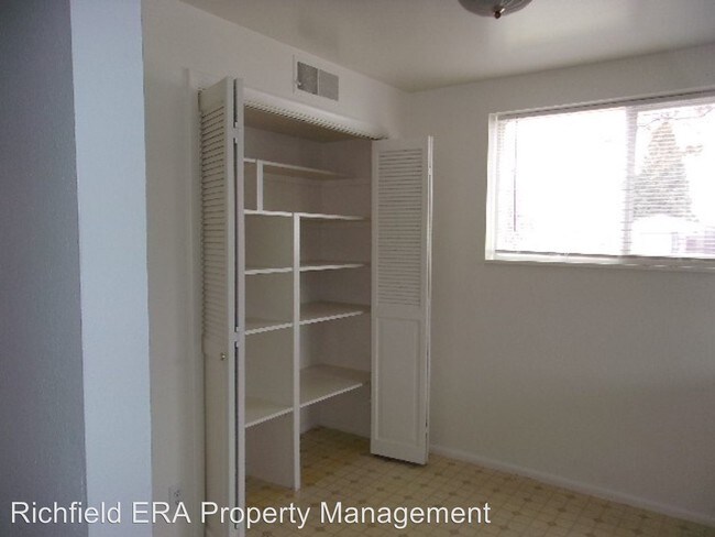 Building Photo - 2 br, 1 bath Apartment - 210 W 500 S