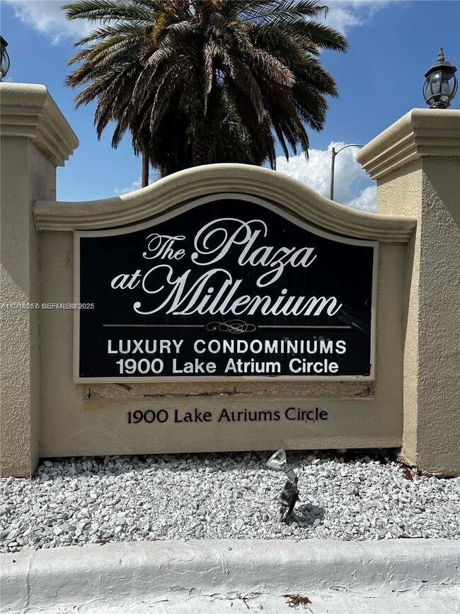 Building Photo - 1948 Lake Atriums Cir