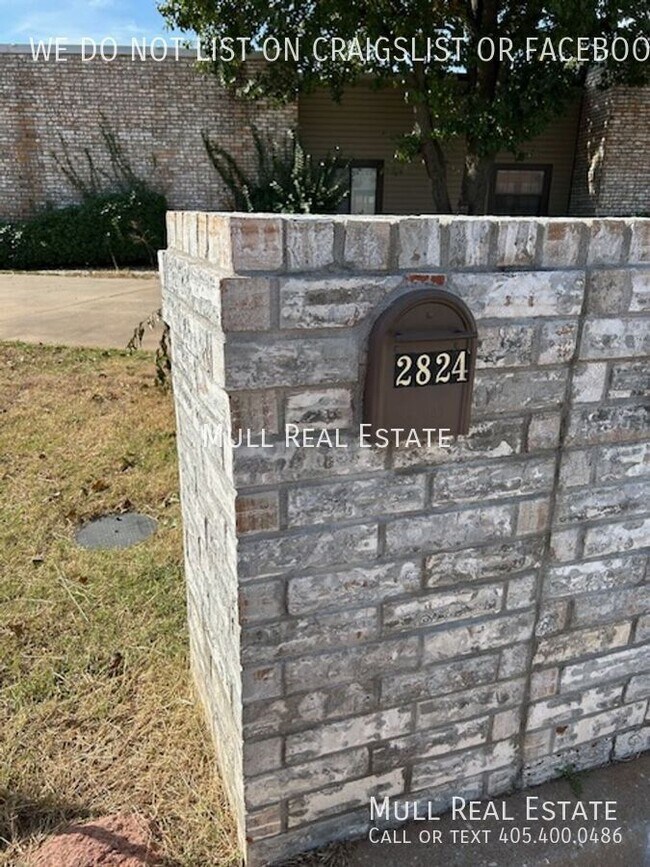 Foto del edificio - 2824 Silvertree Dr