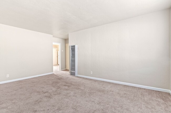 Foto del edificio - Cozy 1-Bed Oakland Apartment: San Leandro ...