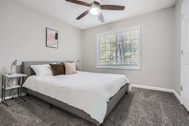 Building Photo - 1800 Lantern Ridge Dr