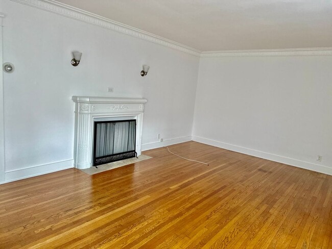 Building Photo - Completely remodel 1 bedroom apartment in ...