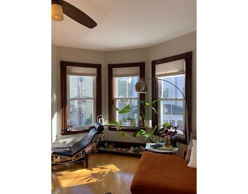 Building Photo - 5 Hagar St