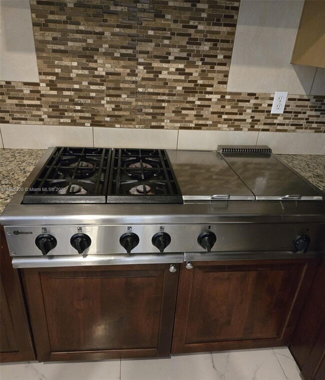 Foto del edificio - 18402 NW 56th Pl