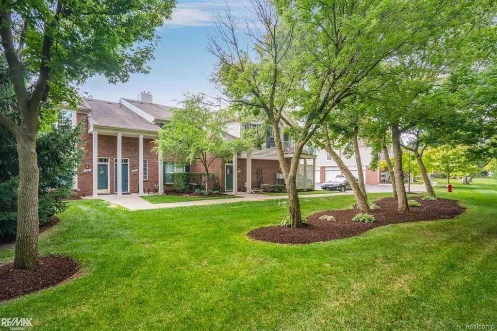 Primary Photo - Sharp 2 bedroom, 2 bath upper condo in Not...