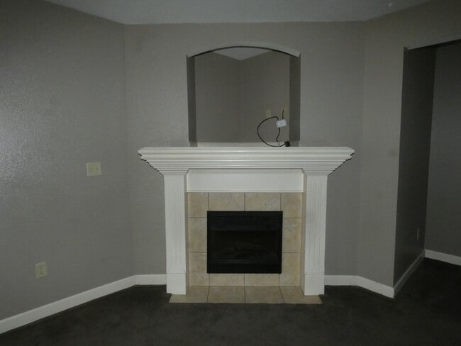 Building Photo - 13640 Oak Valley Dr