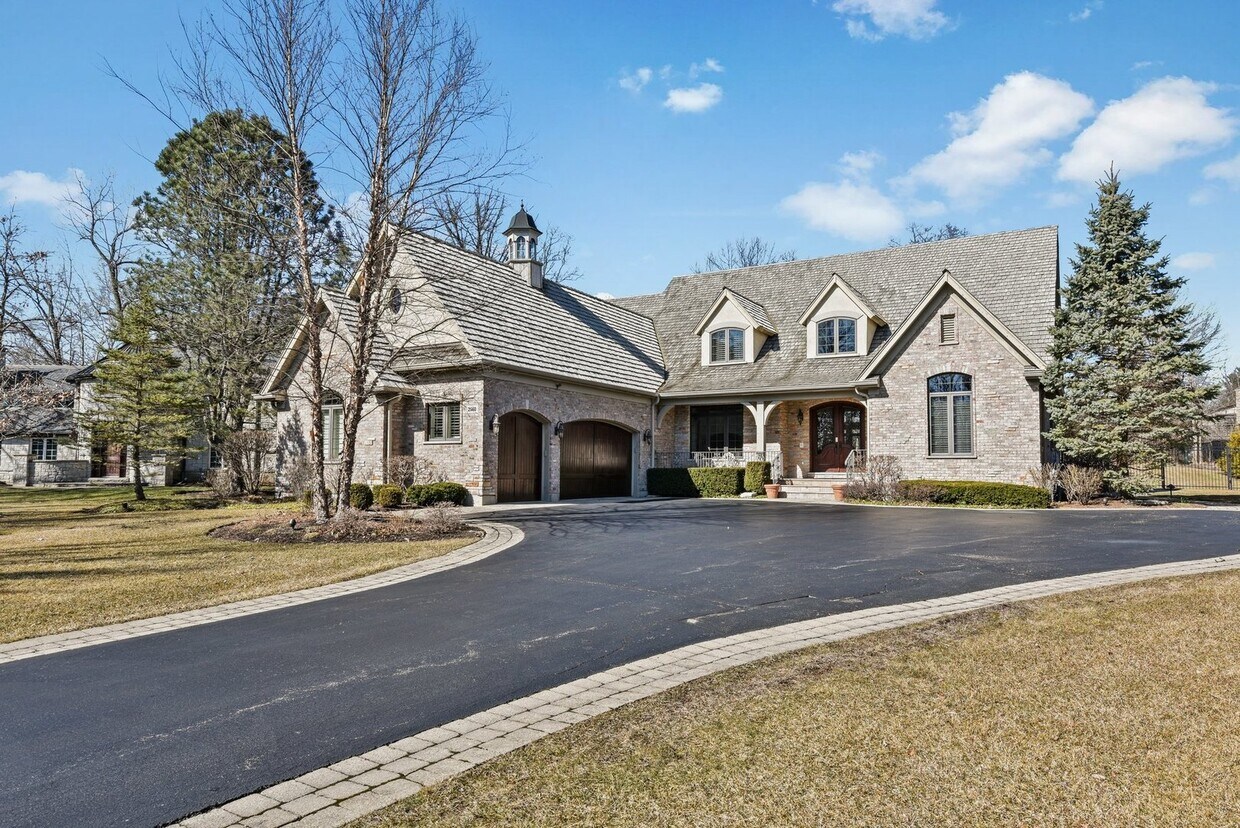Primary Photo - 2560 Forest Glen Trail