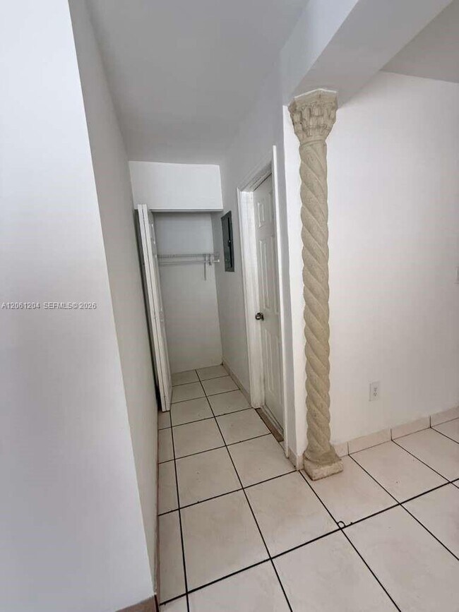 Foto del edificio - 526 SW 64th Ave