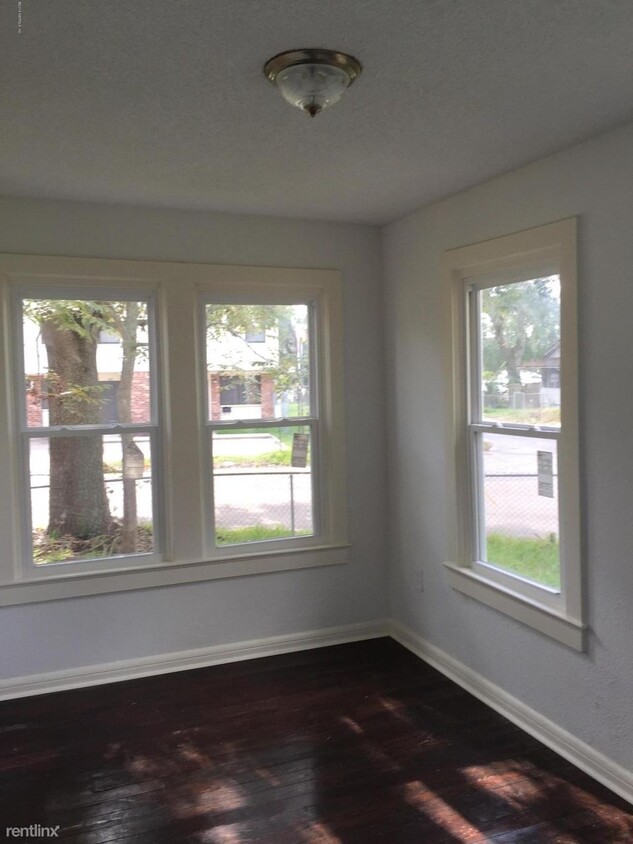 Primary Photo - 11116 NW 15th Ct