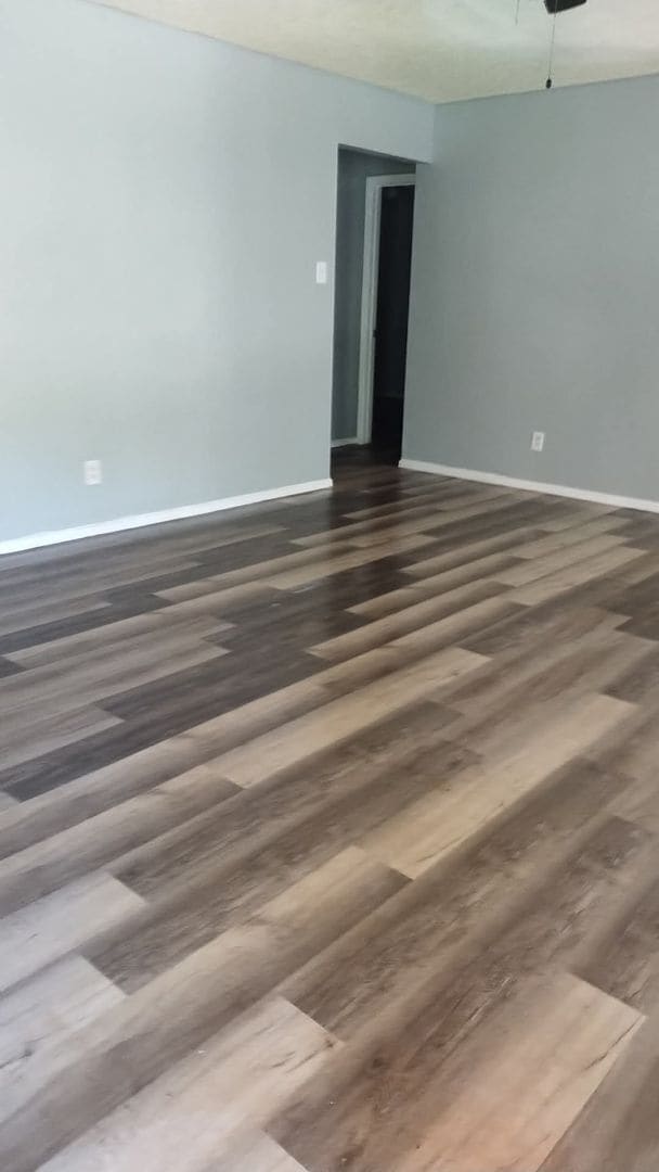 Building Photo - Welcome Home to Jefferson Square Apartments!