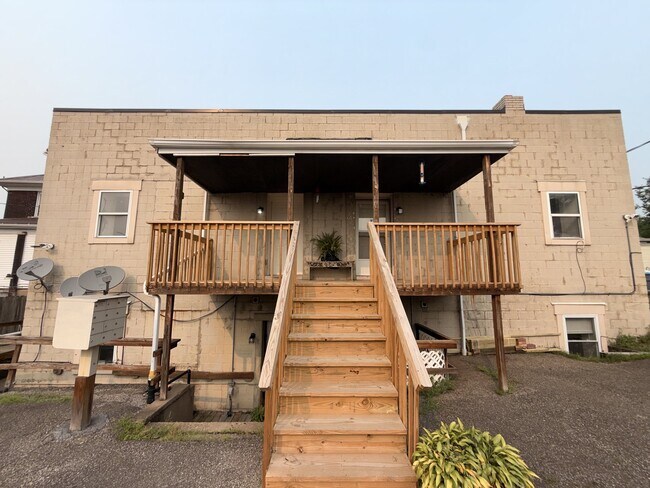 Building Photo - 118 Whitaker St