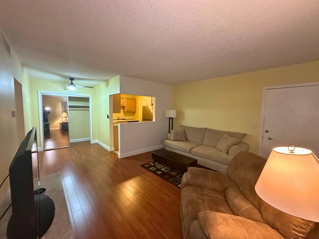 Building Photo - Welcome to charming 2-bedroom, 1-bathroom ...