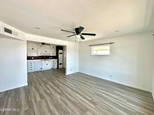 Building Photo - 4981 Winthrop Dr