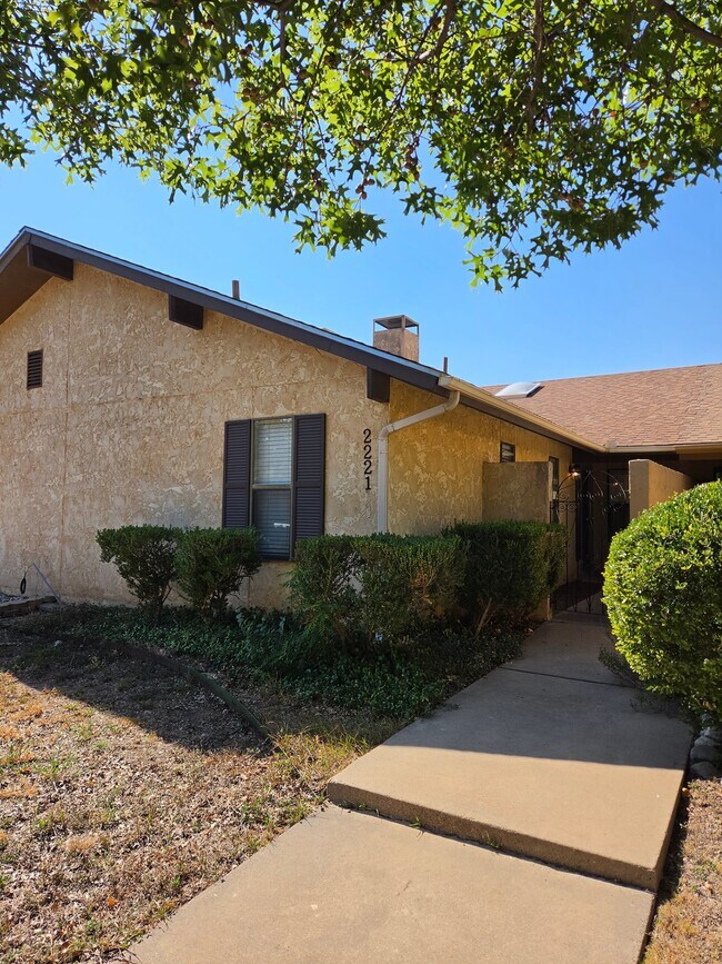 Foto del edificio - 2221 Valleyview Blvd