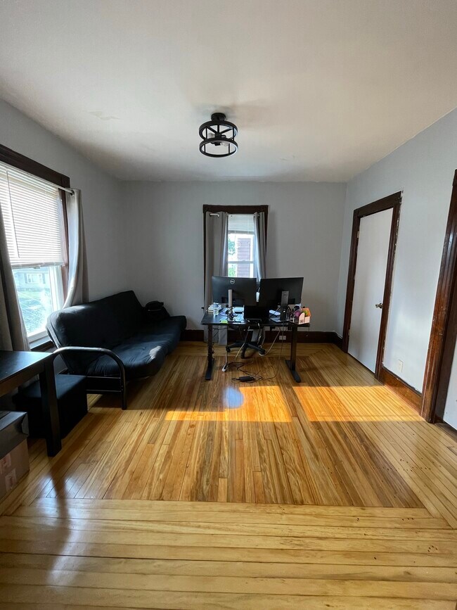 Building Photo - 56 Blucher St