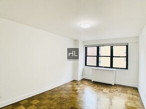 Building Photo - E 16 ST