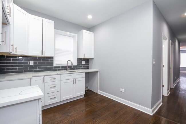 Building Photo - 7825 S Loomis Blvd