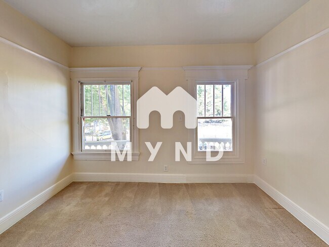 Building Photo - 823 14th St