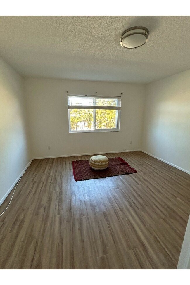 Foto del edificio - 1540 Glen Oaks Dr E