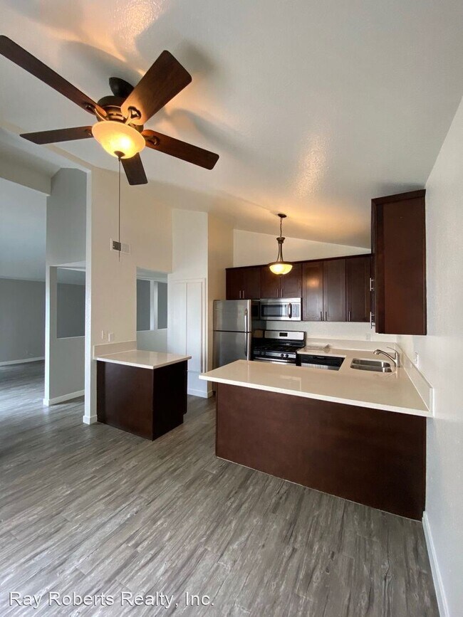 Building Photo - 5092-5112 Pearce Drive