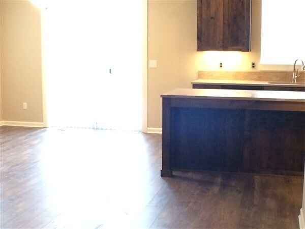 Foto del edificio - 63157 NE Hadley Pl