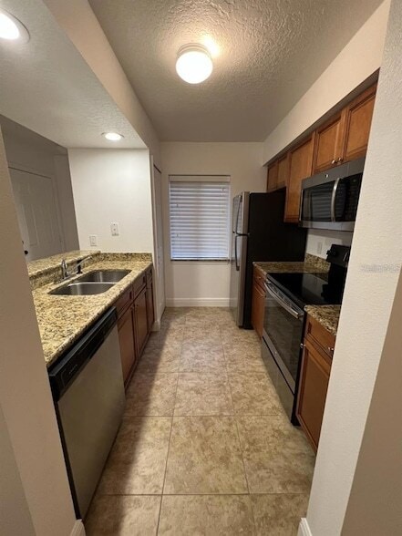 Building Photo - 220 Riverbend Dr