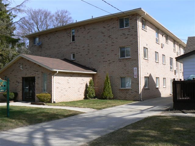 Photo du bâtiment - 176 Fergus St N