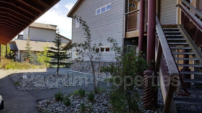 Building Photo - 1910 N Creekwood Park Cir