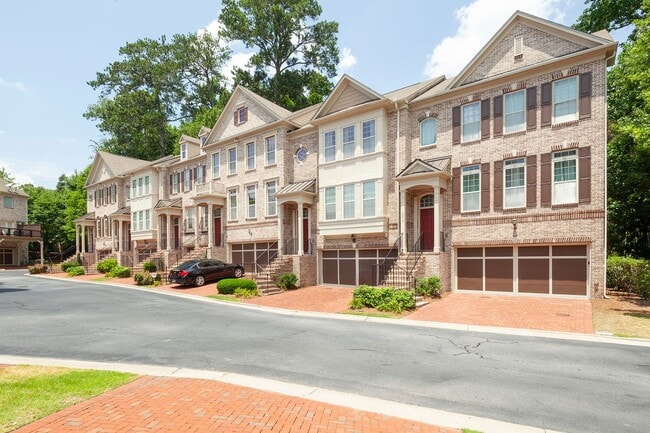 Building Photo - Very Spacious 3/3.5 Townhome in the Heart of Buckhead!