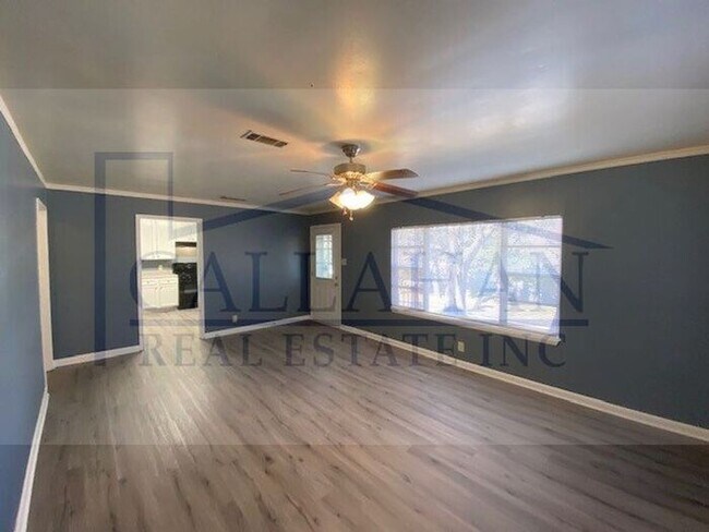 Building Photo - Updated 2 Bedroom Home in NLR