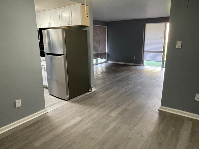 Foto del edificio - 7178 Donnell Pl