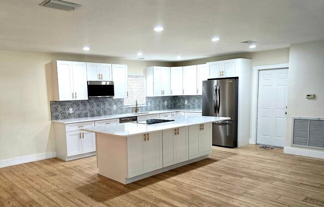 Building Photo - 401 N Bryan Cir