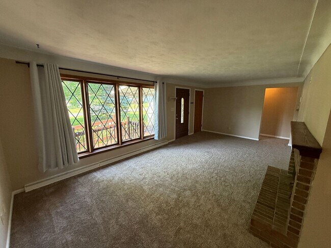 Foto del edificio - Home For Rent By Capital Property Management