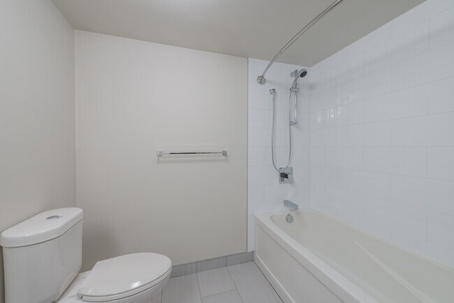 Photo du bâtiment - 5633-5633 Fenwick St