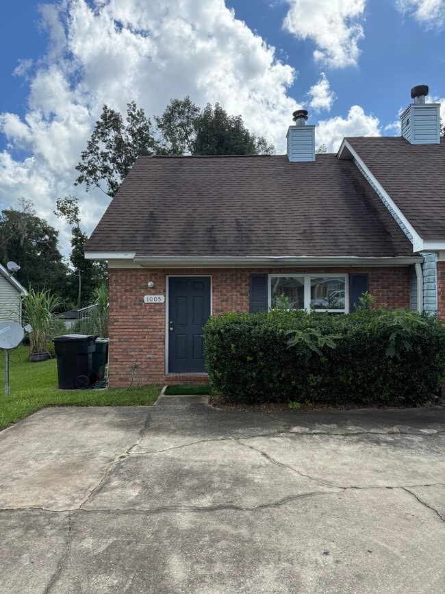 Building Photo - 1005 Carrin Dr