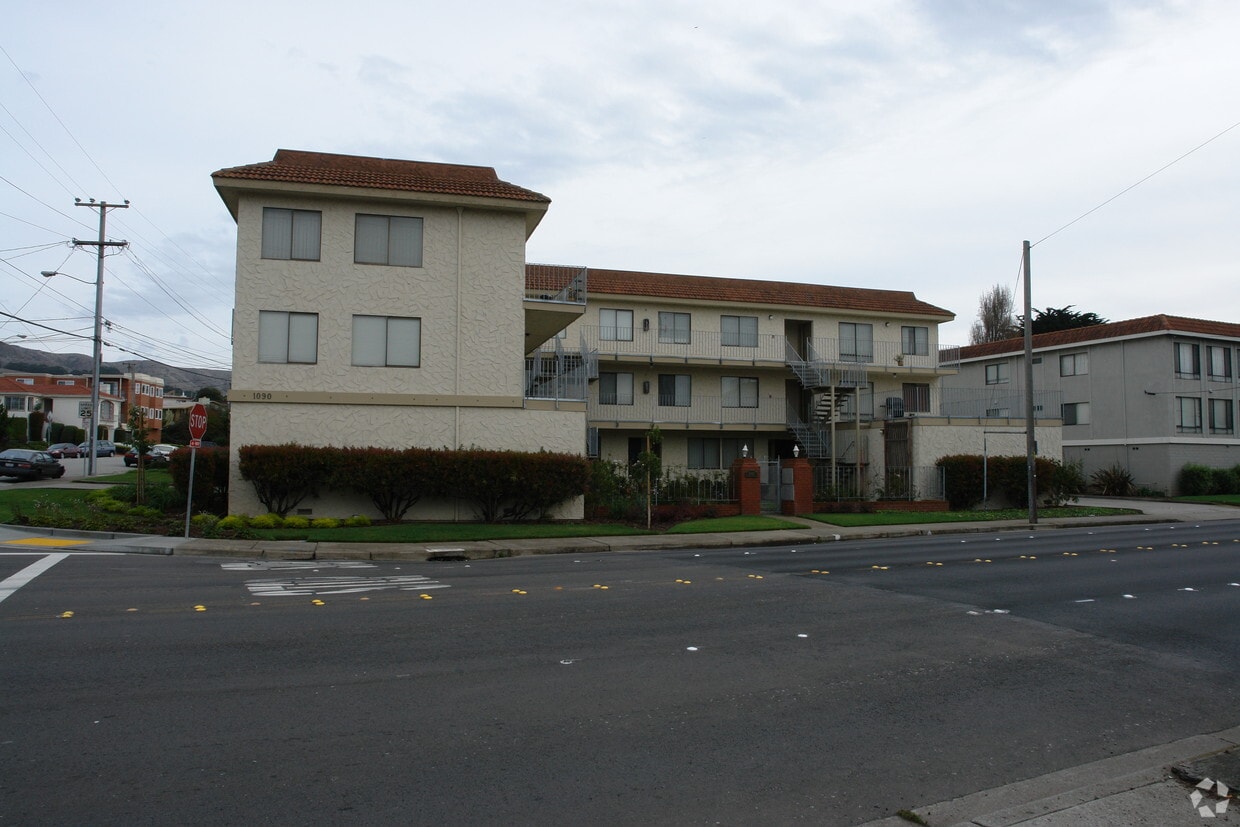 Building Photo - 1080 Mission Rd