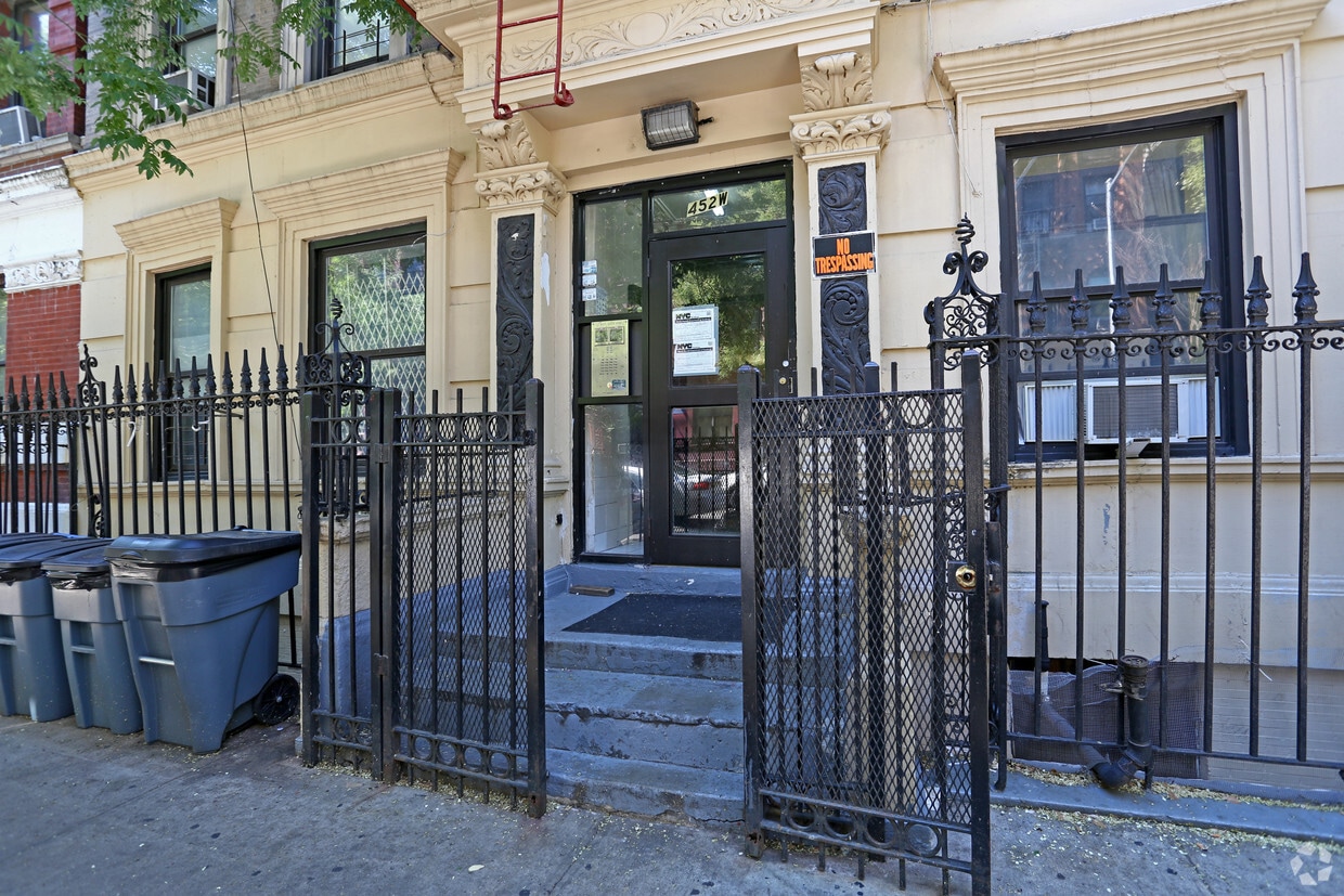 Building Photo - 452 W 164th St