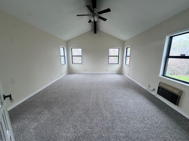 Foto del edificio - Updated 3 Bedroom with Office/Bonus Room